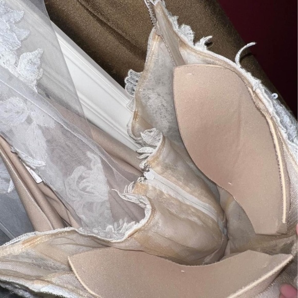 Wedding dress only worn once for try on - Picture 5 of 5